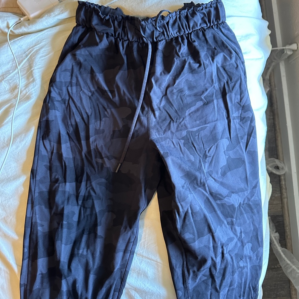 Lululemon black camo joggers
